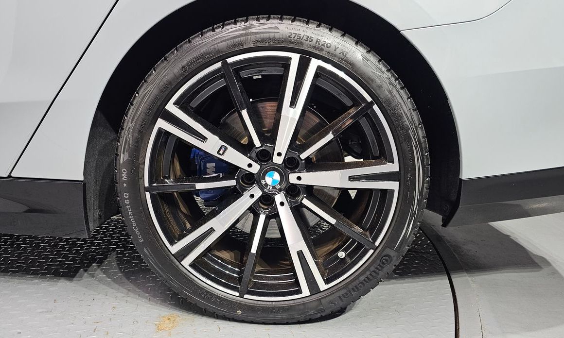 BMW 5-Series 2025