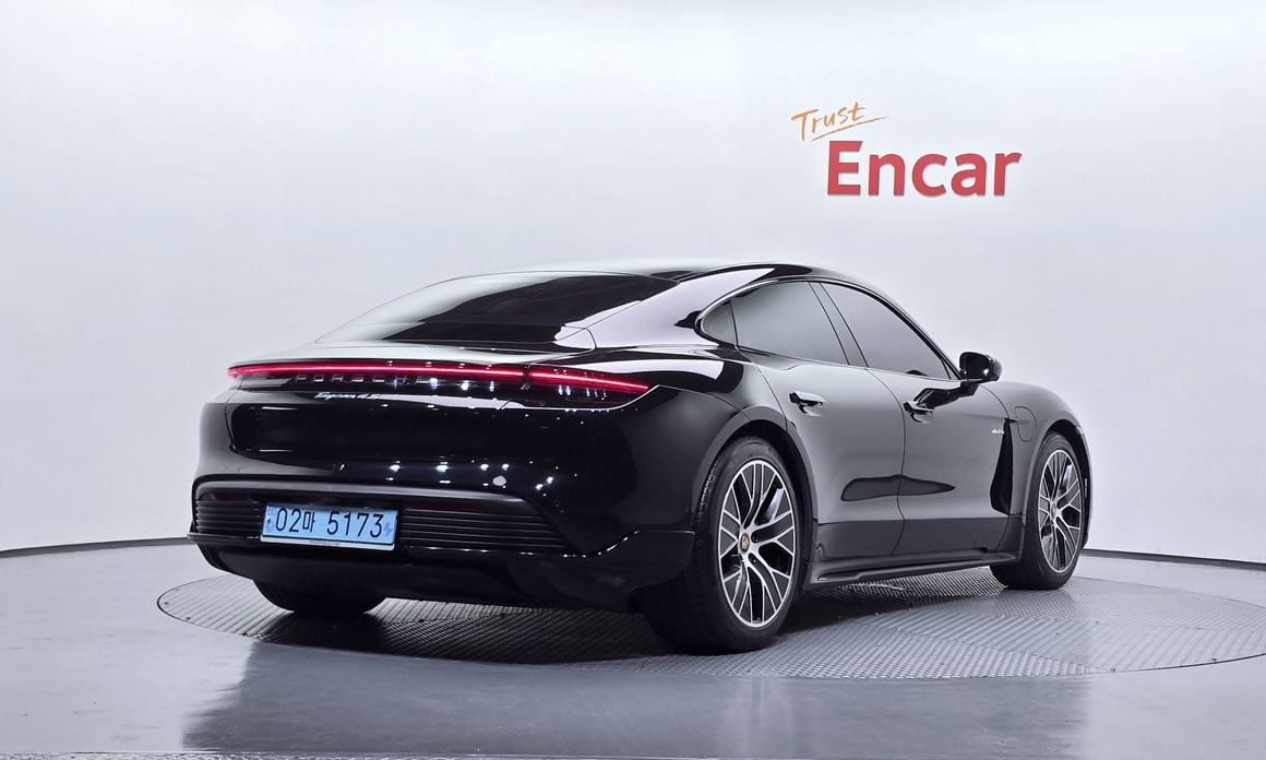 Porsche Taycan 2021