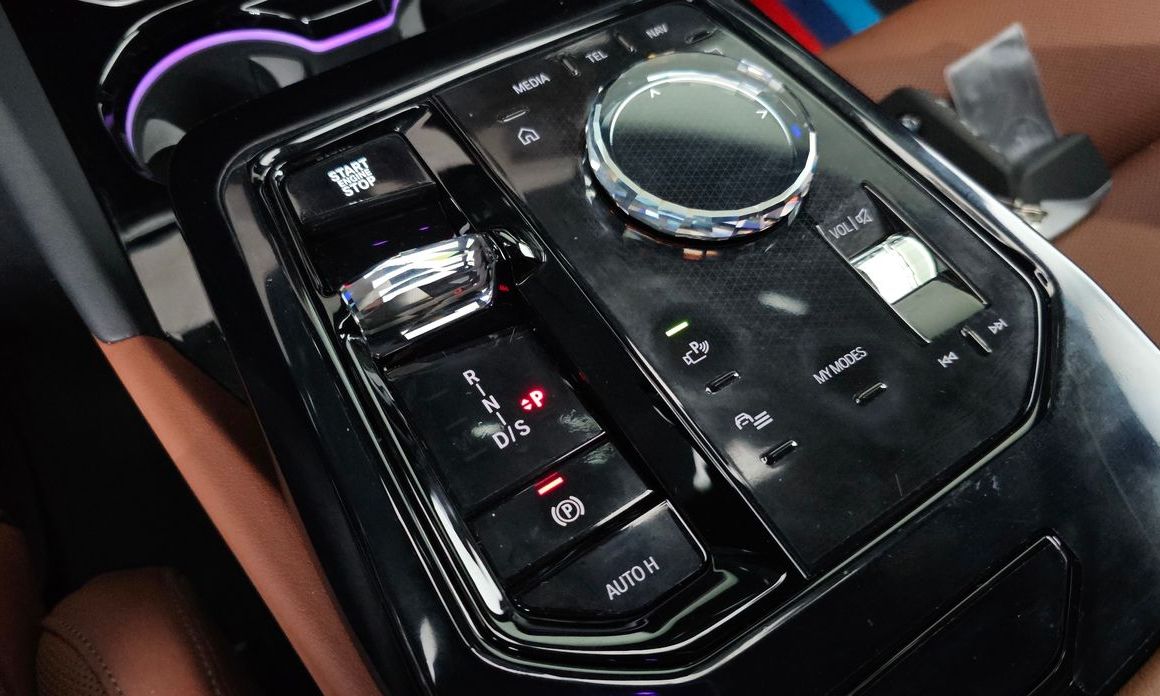 BMW 5-Series 2025