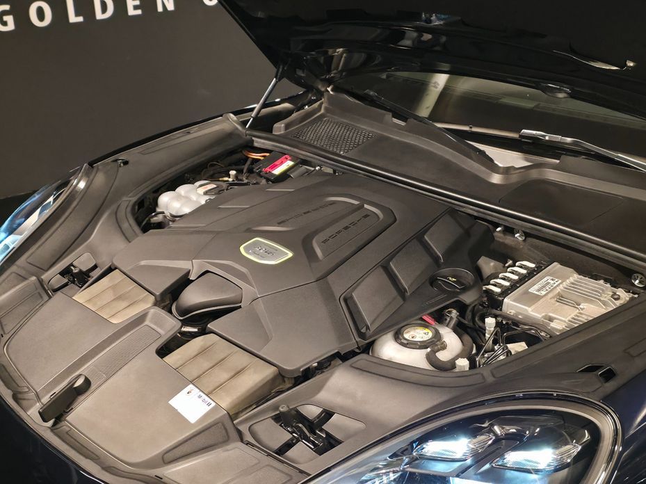 Porsche Cayenne 2021