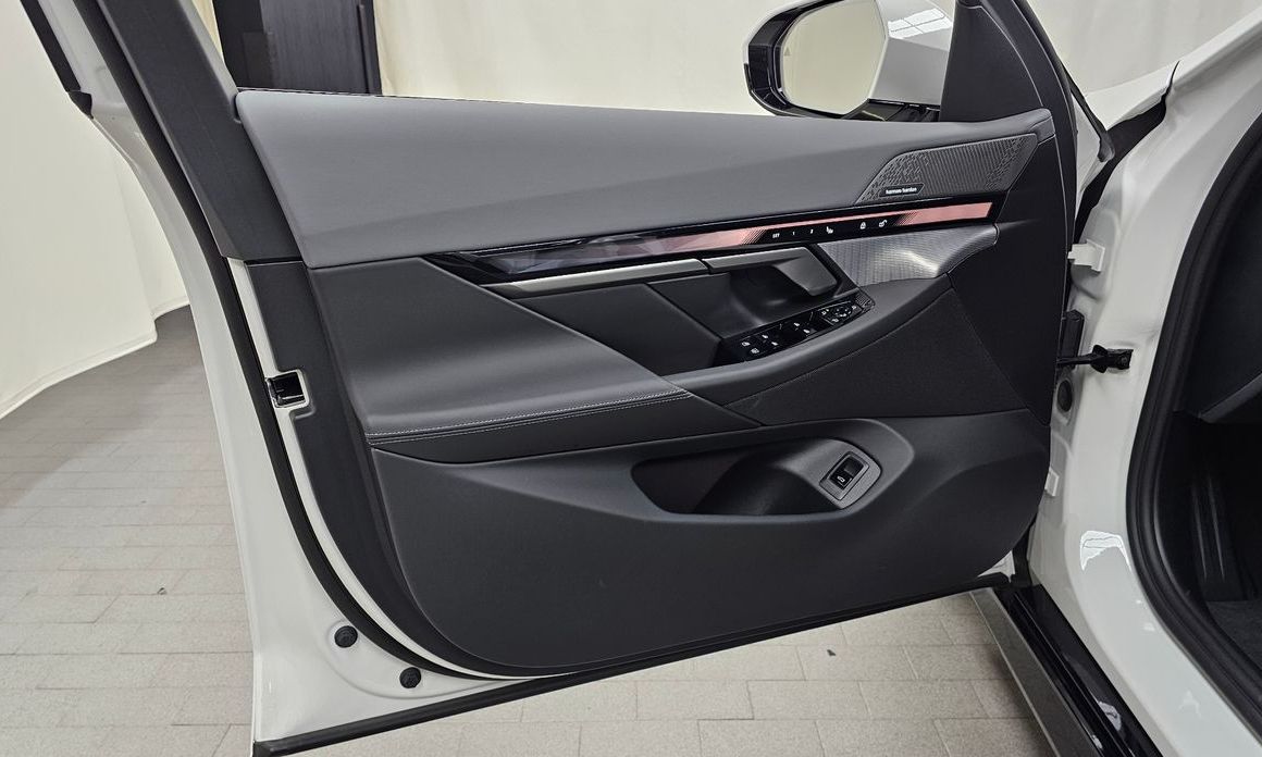 BMW 5-Series 2025