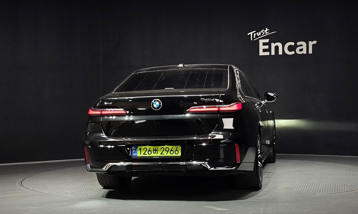 BMW 7-Series 2024