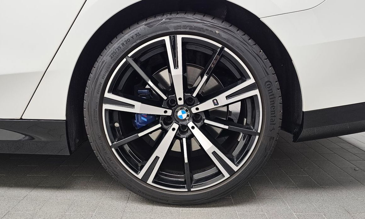 BMW 5-Series 2025