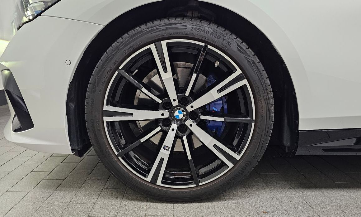 BMW 5-Series 2025
