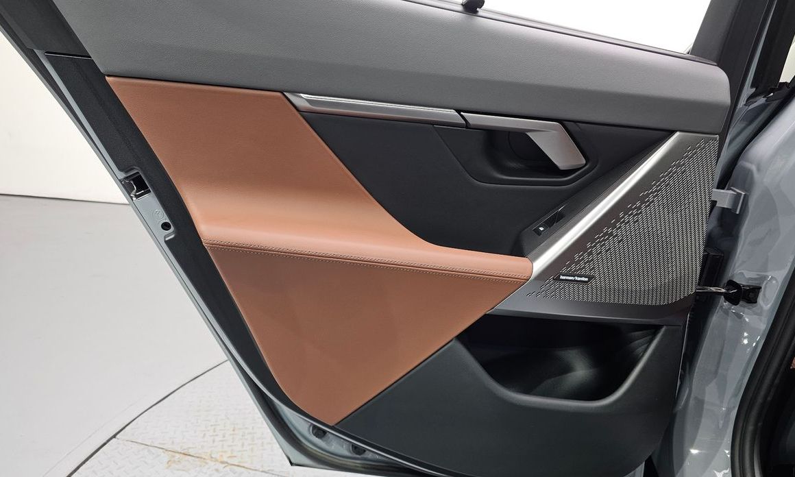 BMW 5-Series 2025
