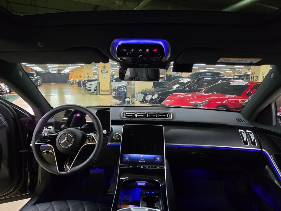 Mercedes-Benz S-Class 2025
