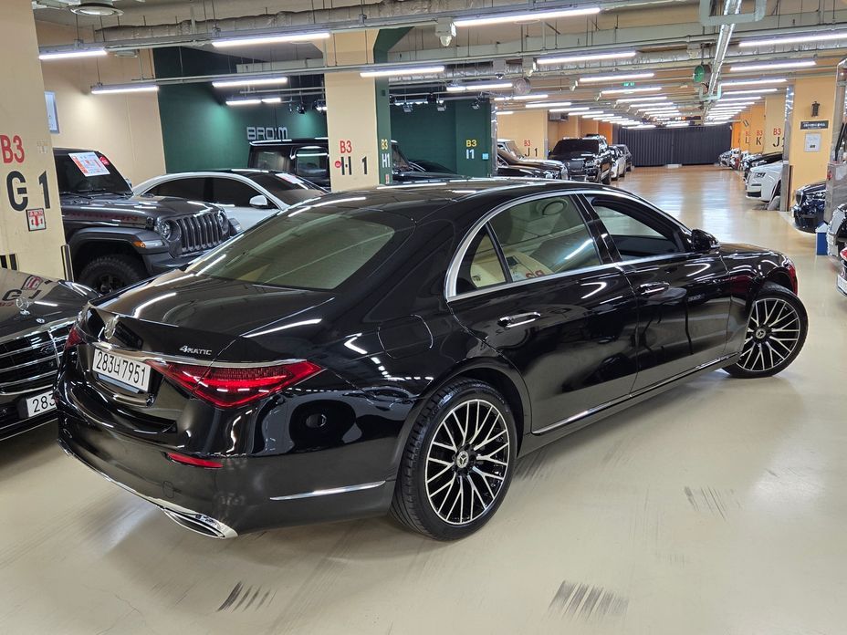 Mercedes-Benz S-Class 2025
