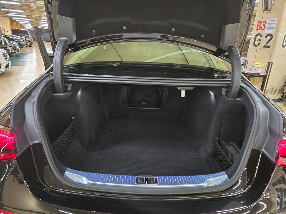 Mercedes-Benz S-Class 2025
