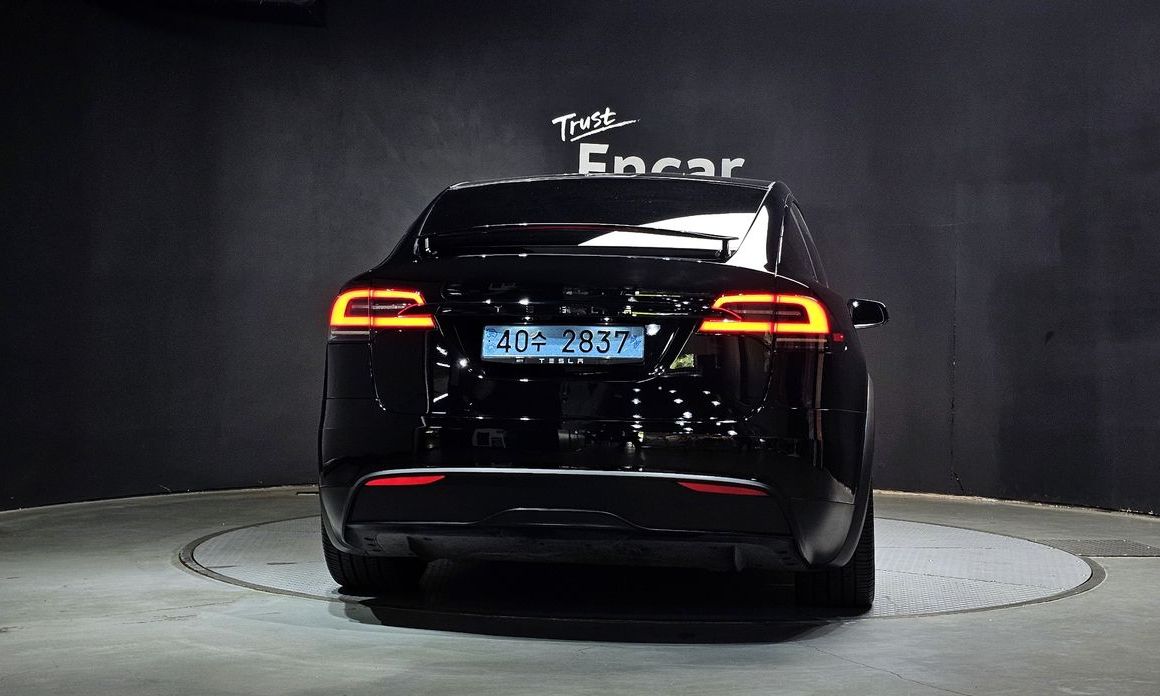 Tesla Model X 2023
