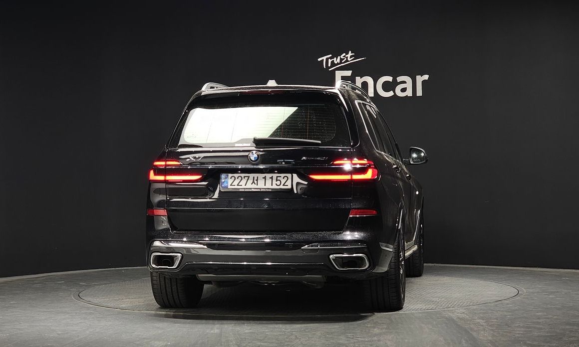 BMW X7 2025