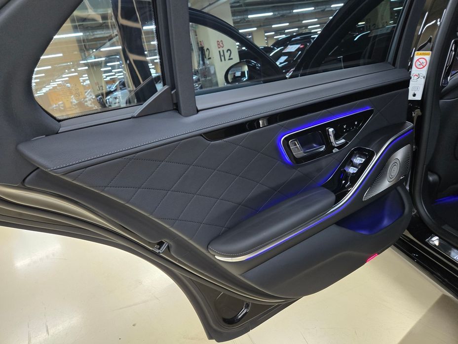 Mercedes-Benz S-Class 2025