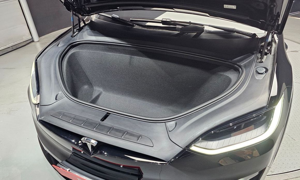 Tesla Model X 2023
