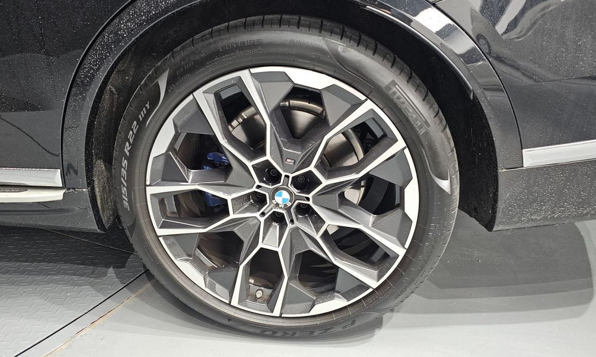 BMW X7 2025