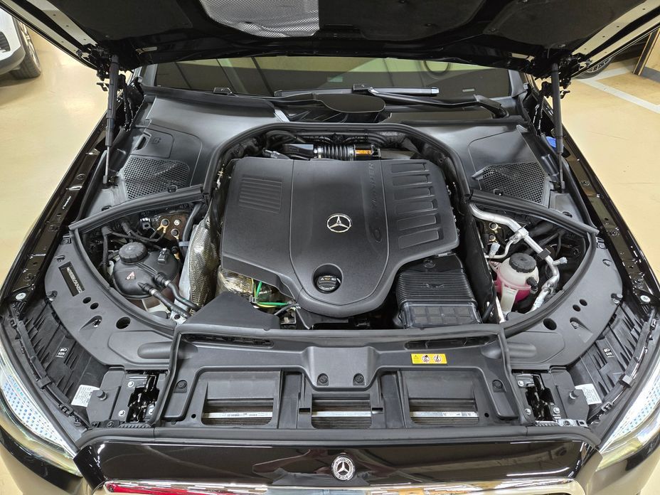 Mercedes-Benz S-Class 2025