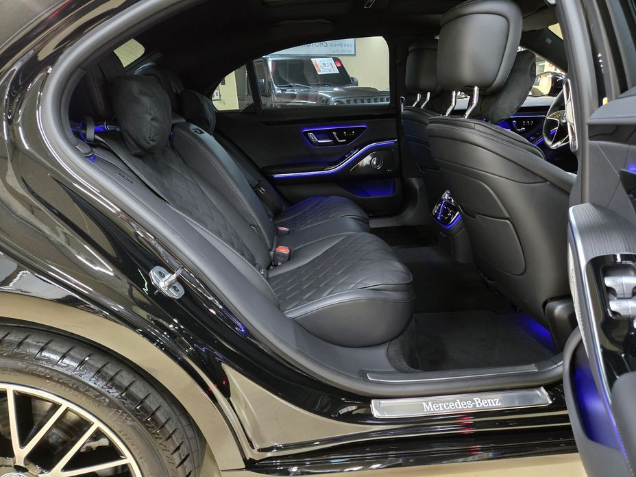 Mercedes-Benz S-Class 2025