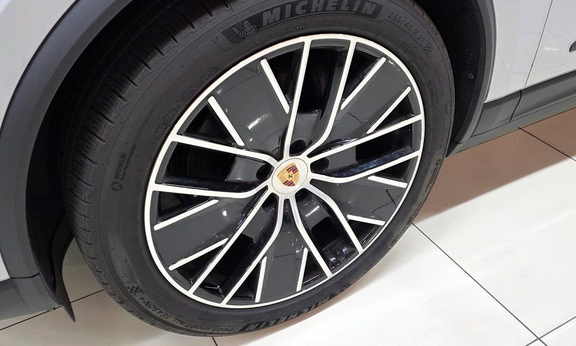 Porsche Macan 2025