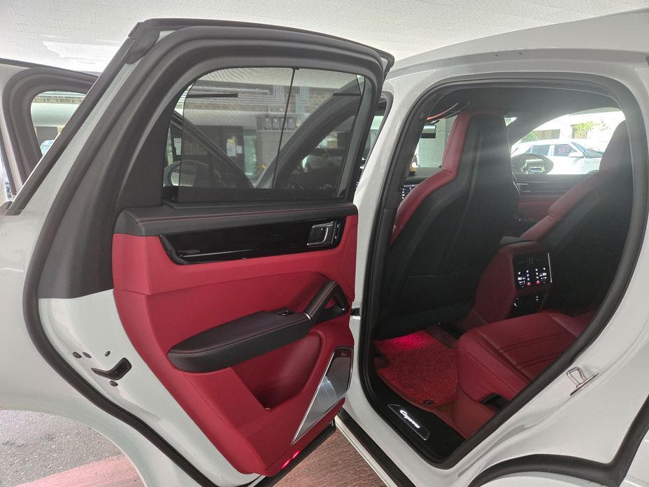 Porsche Cayenne 2021