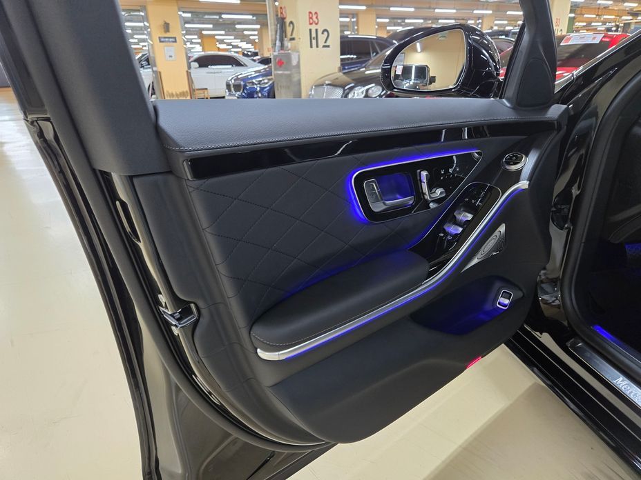 Mercedes-Benz S-Class 2025