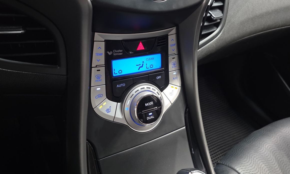 Hyundai AVANTE 2012