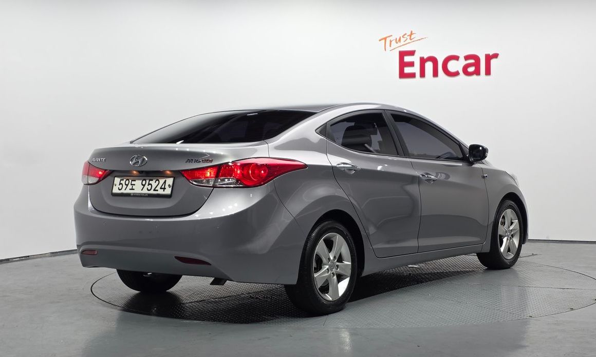 Hyundai AVANTE 2012