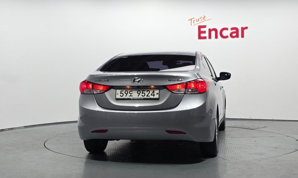Hyundai AVANTE 2012