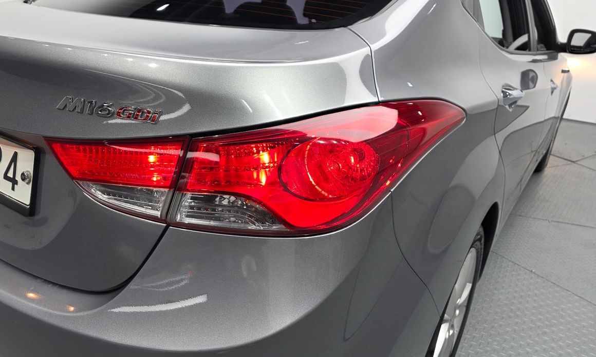 Hyundai AVANTE 2012