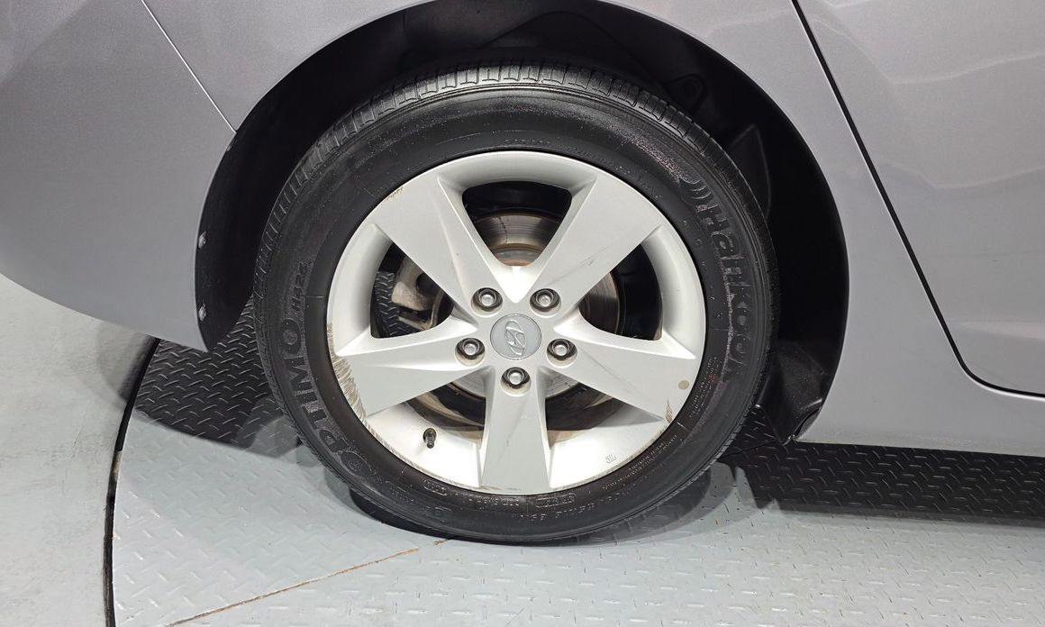 Hyundai AVANTE 2012