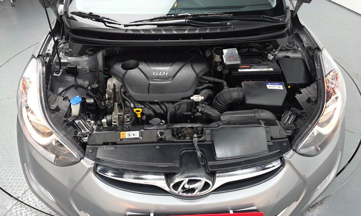 Hyundai AVANTE 2012