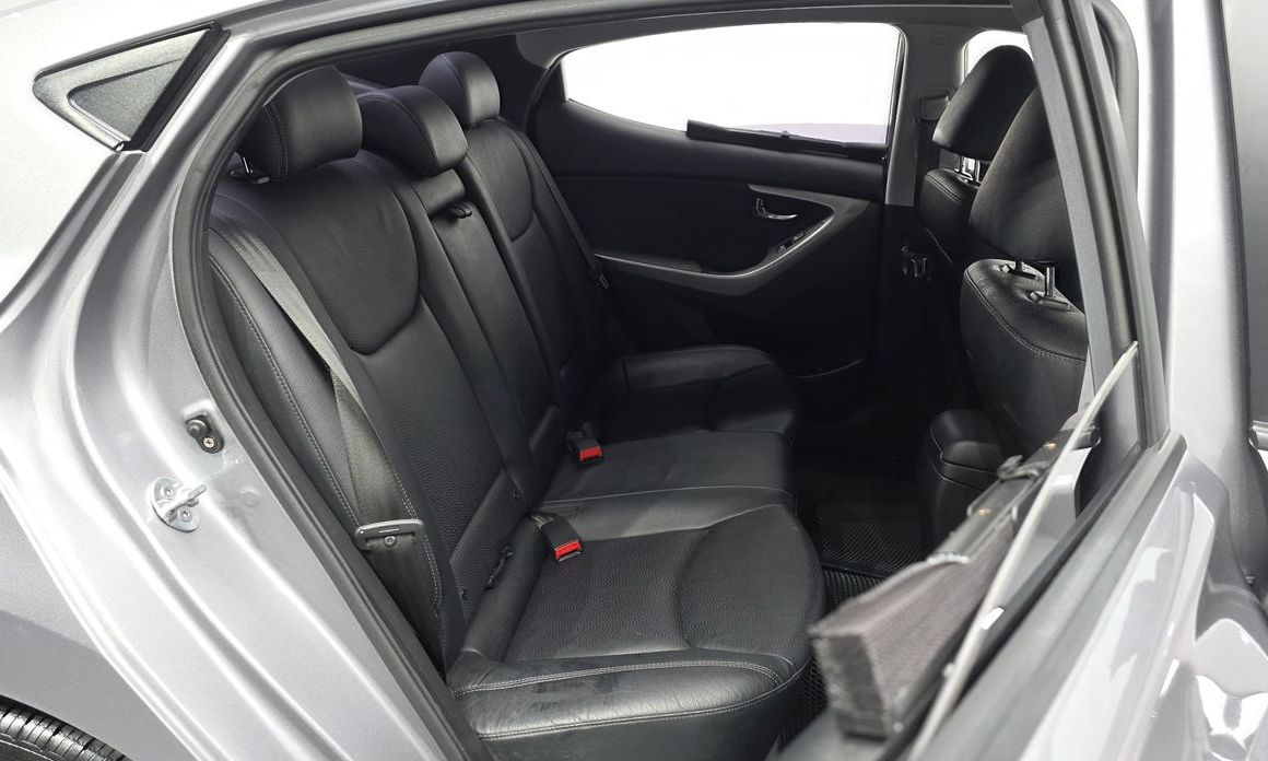 Hyundai AVANTE 2012