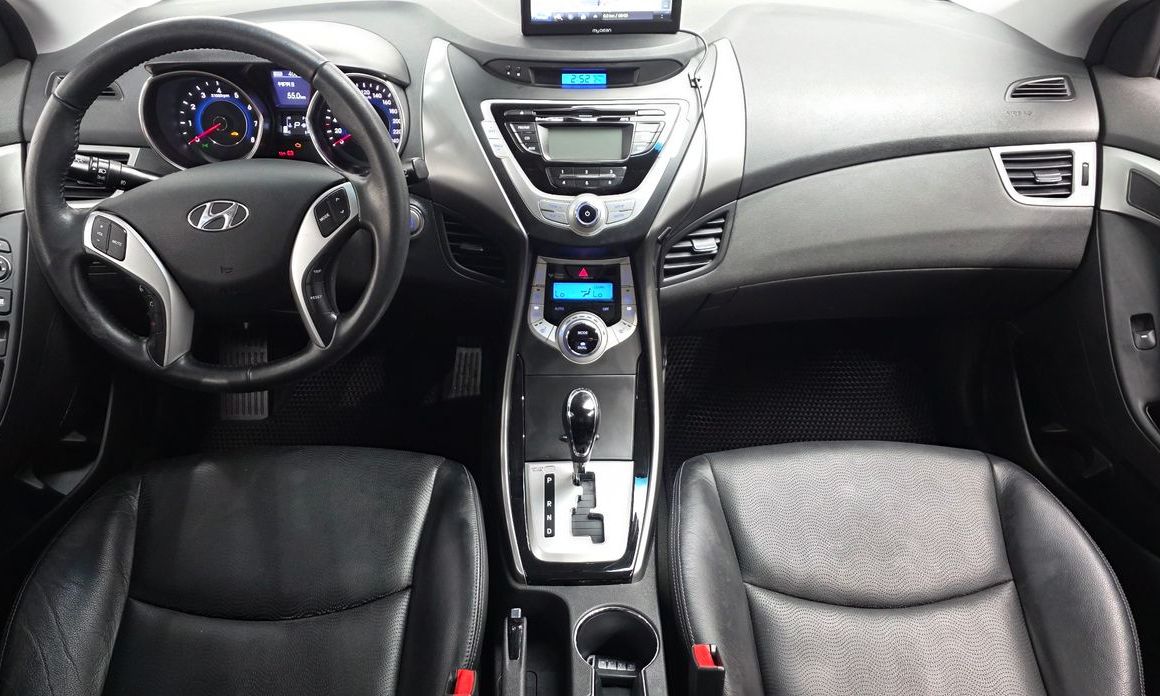 Hyundai AVANTE 2012