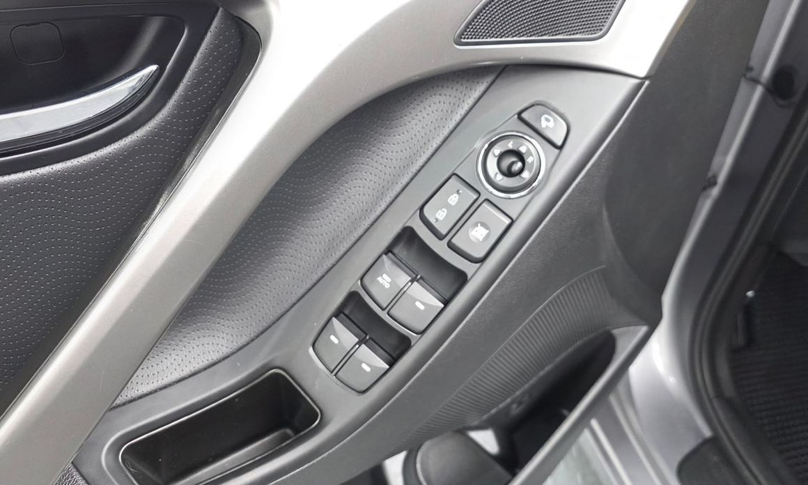 Hyundai AVANTE 2012