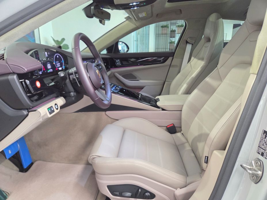Porsche Panamera 2025