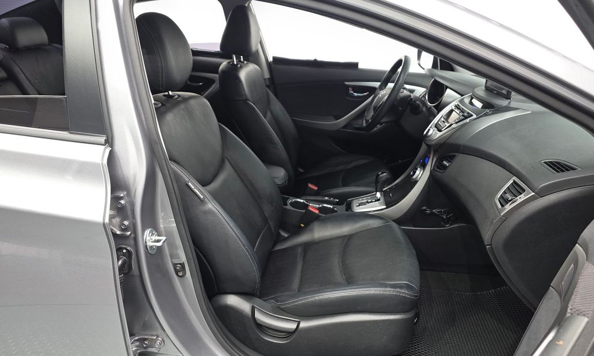 Hyundai AVANTE 2012