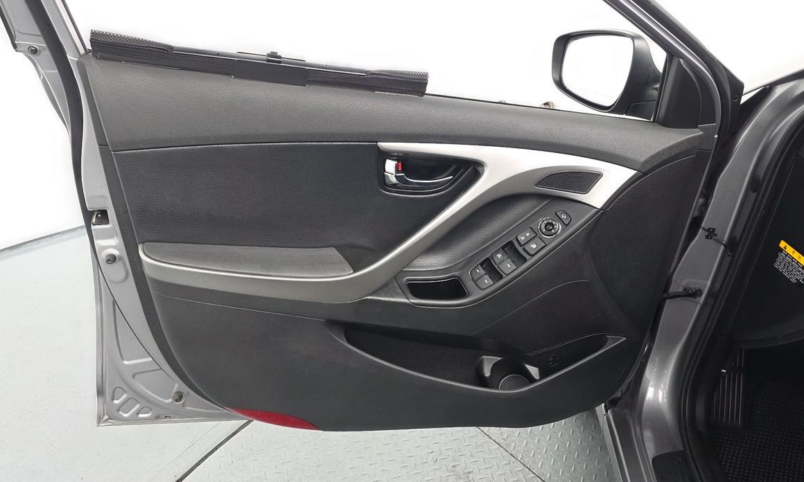 Hyundai AVANTE 2012