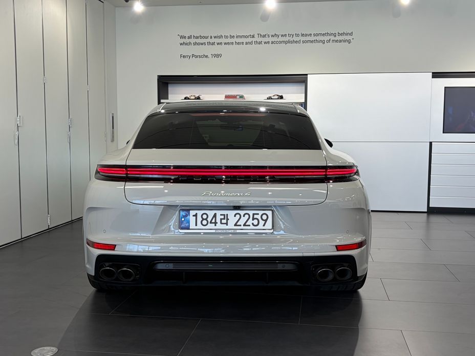Porsche Panamera 2025