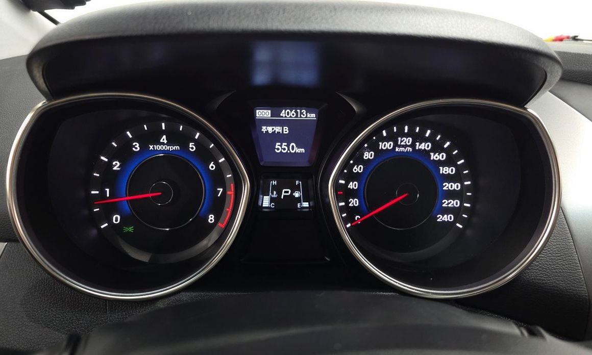 Hyundai AVANTE 2012