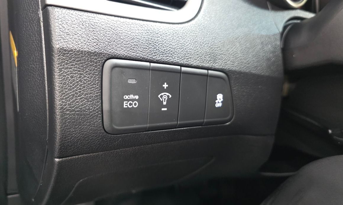 Hyundai AVANTE 2012