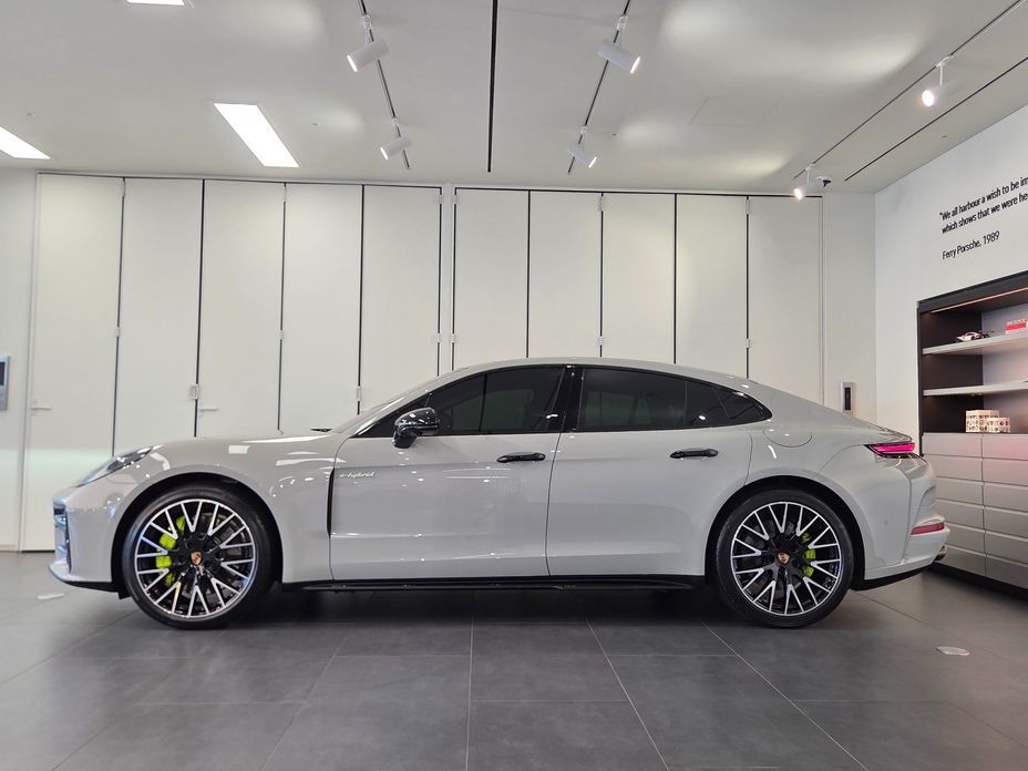 Porsche Panamera 2025