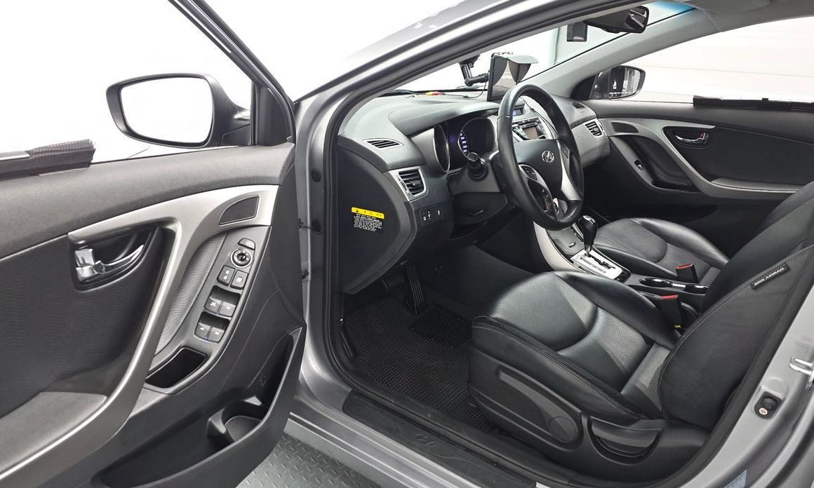 Hyundai AVANTE 2012