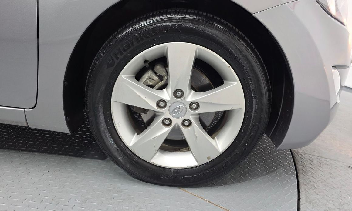 Hyundai AVANTE 2012