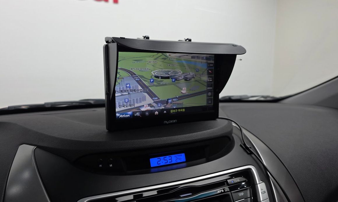 Hyundai AVANTE 2012