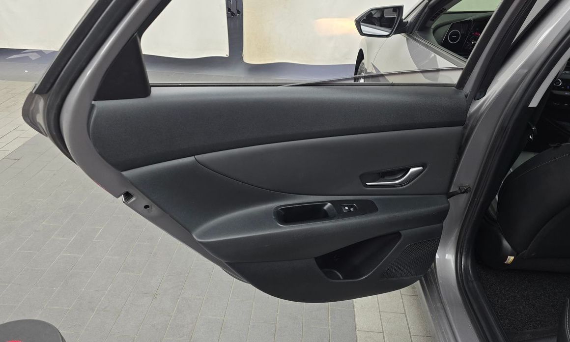 Hyundai AVANTE 2021