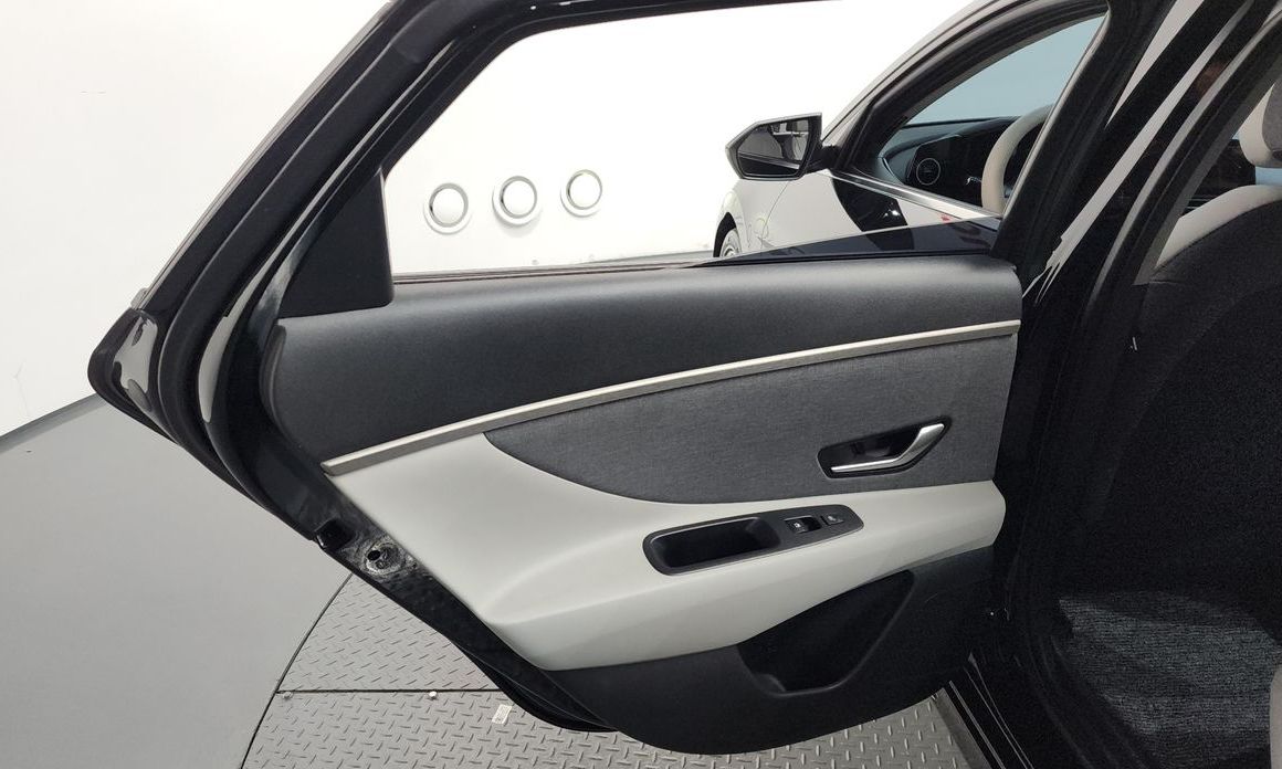 Hyundai AVANTE 2021