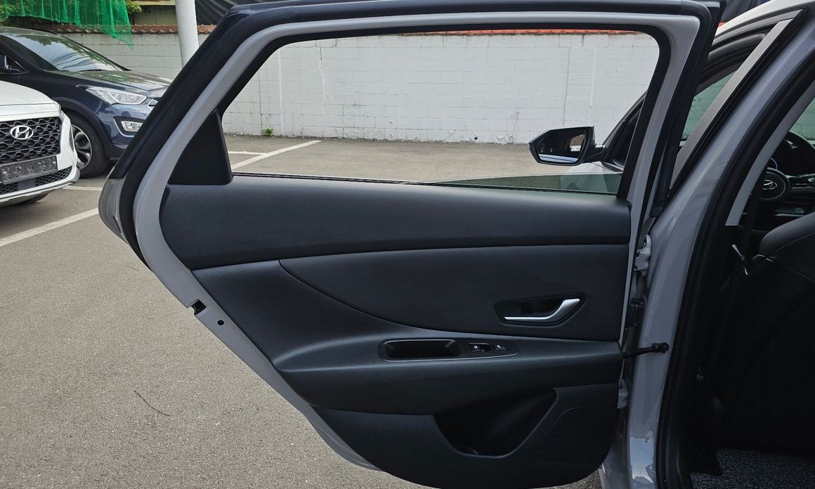 Hyundai AVANTE 2021
