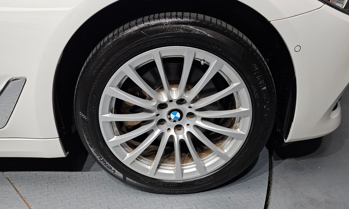 BMW 5-Series 2020
