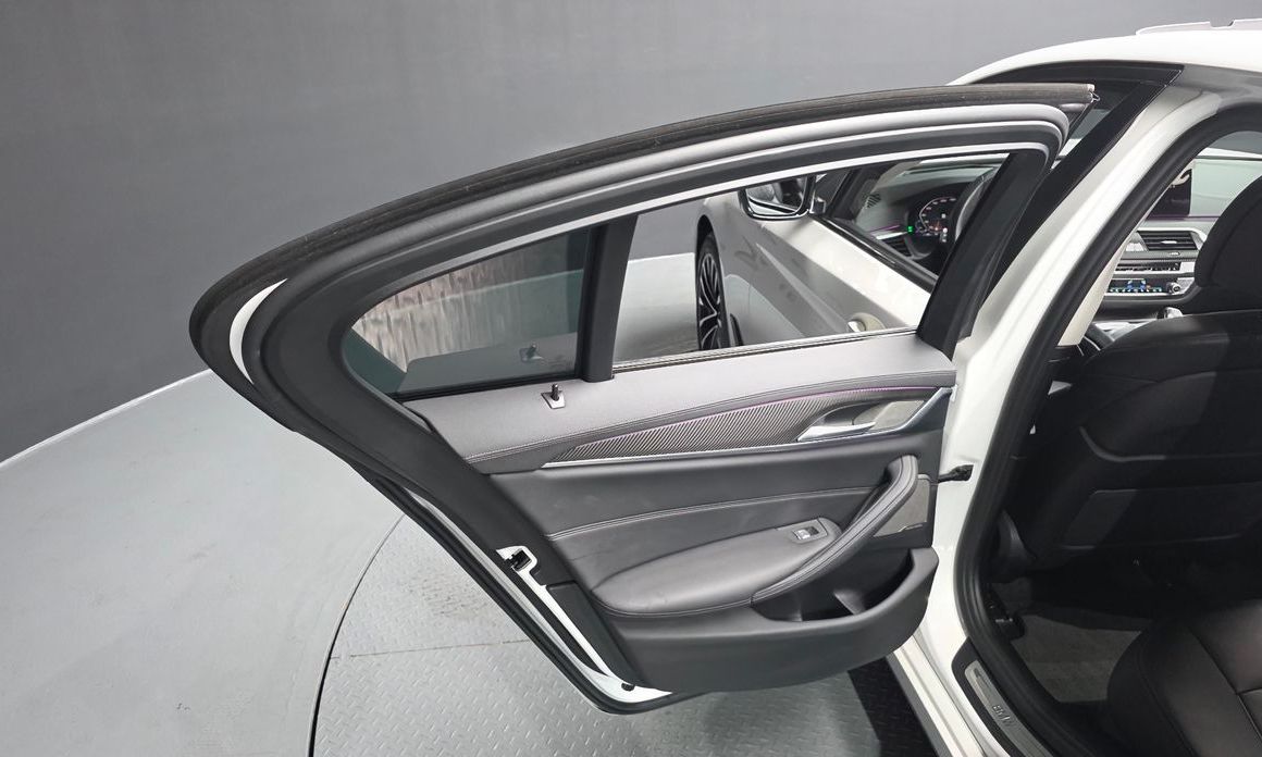 BMW 5-Series 2021