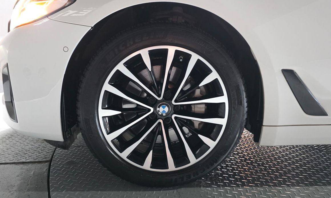 BMW 5-Series 2021