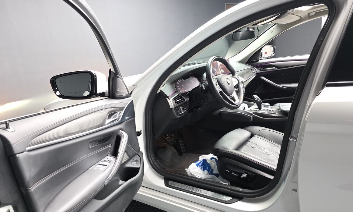 BMW 5-Series 2021