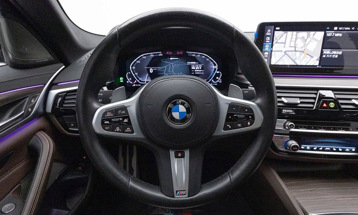 BMW 5-Series 2021