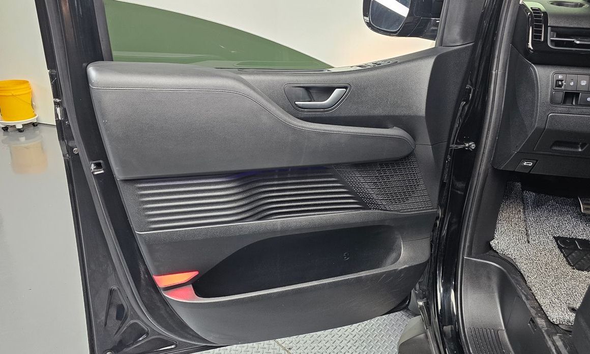 Hyundai Staria 2025